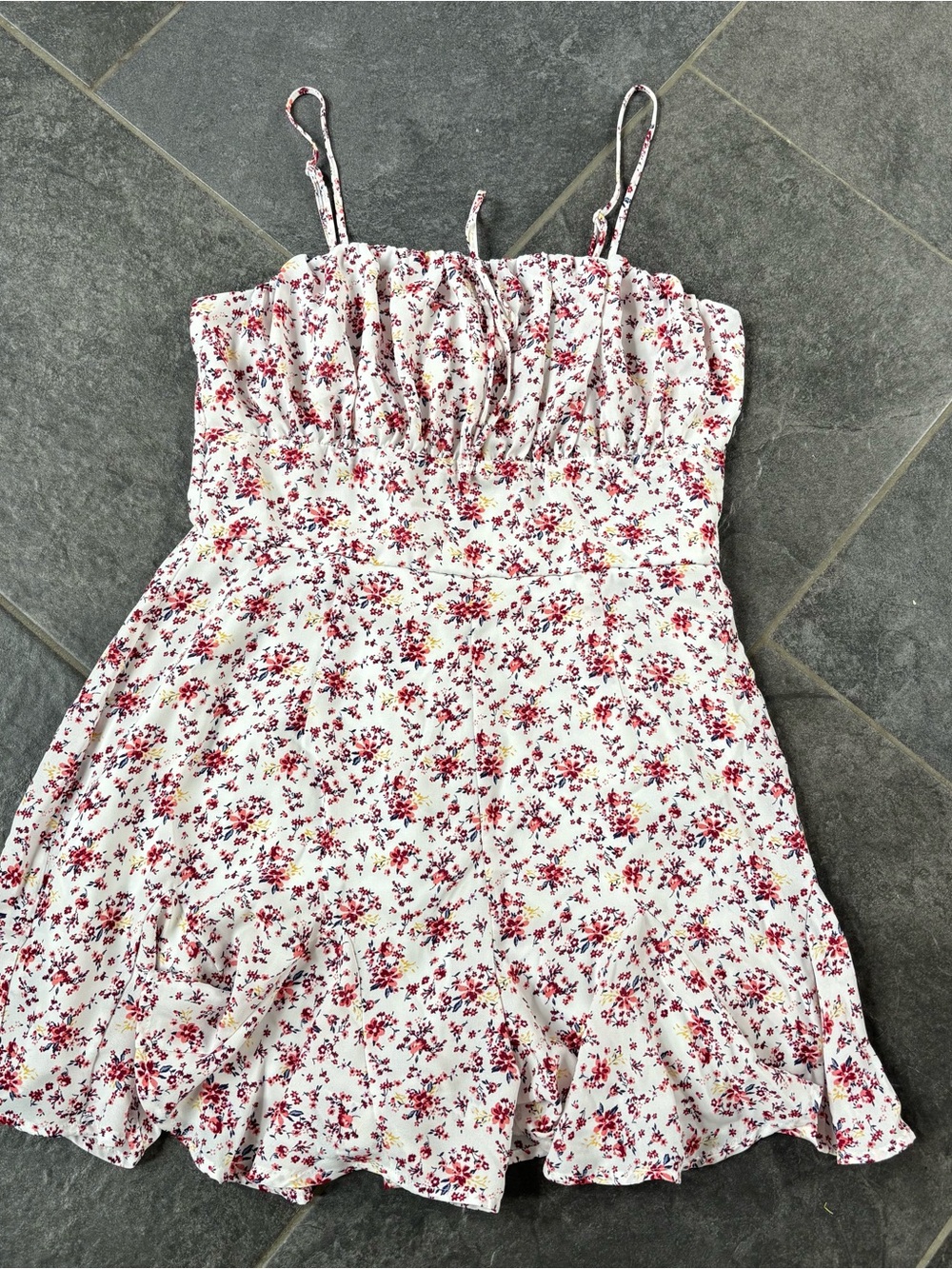 White Floral Spaghetti-Strap Milkmaid ruffle hem back zip Romper Size M feminine